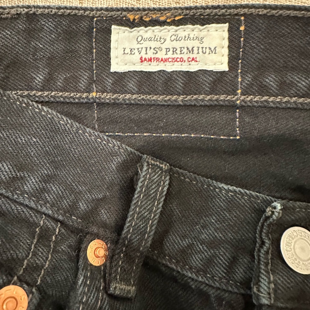 Levi's Dark Gray Denim skirt frayed hem - Picture 4 of 7